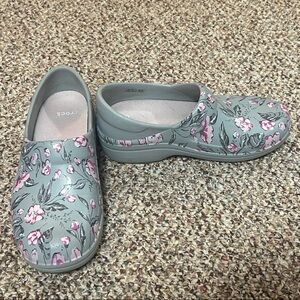 CROCS Gray Floral Women's Shoes